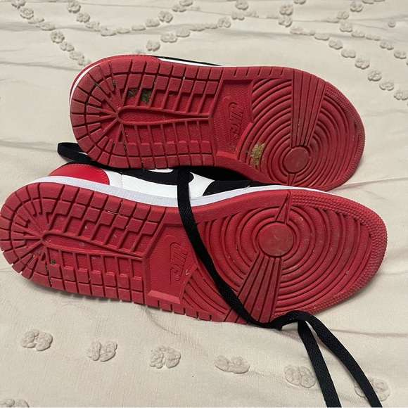 Nike Jordan 1 Low Sneakers - Picture 5 of 5